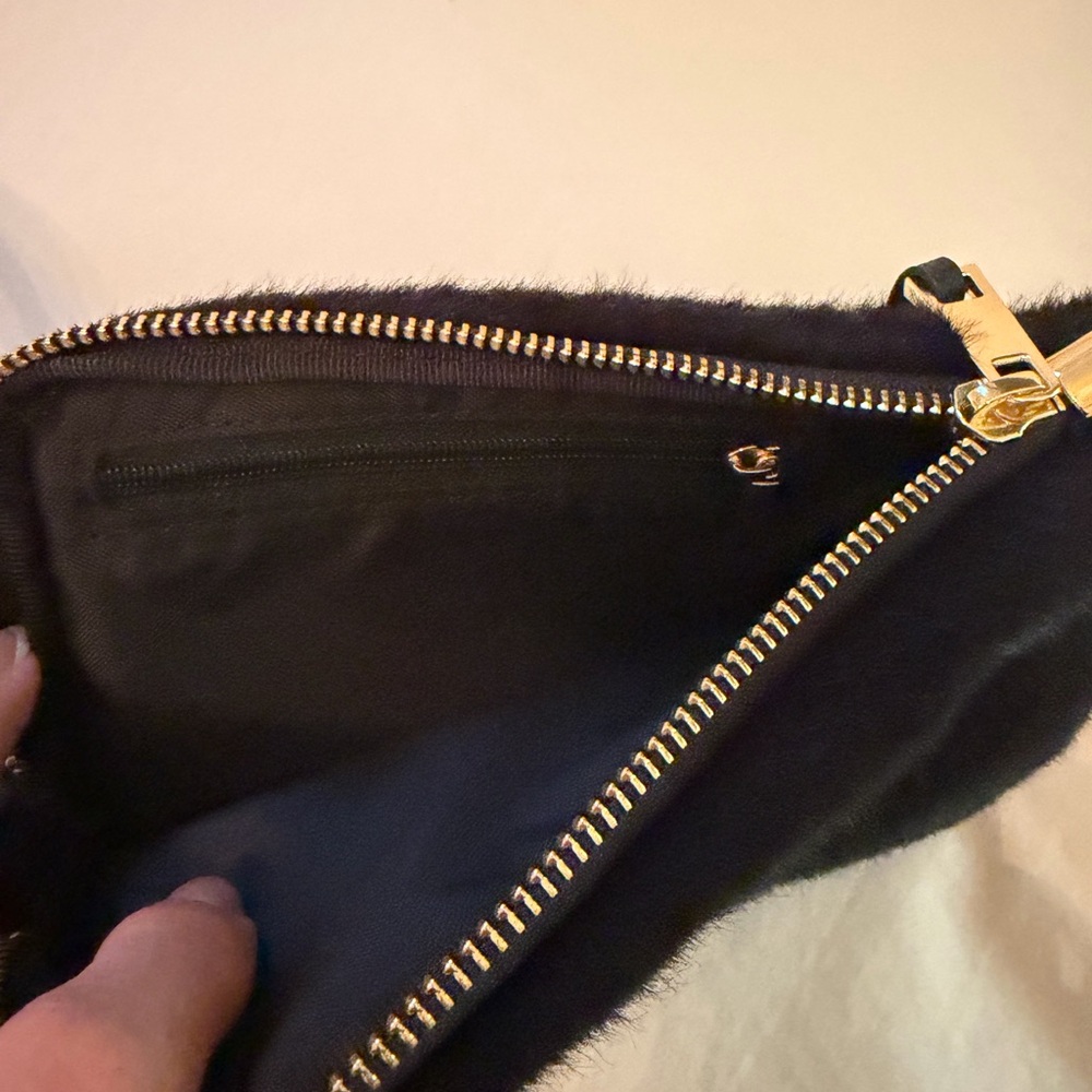 Any Di Múnich iPhone case, furry pouch, crossbody strap - Picture 6 of 8